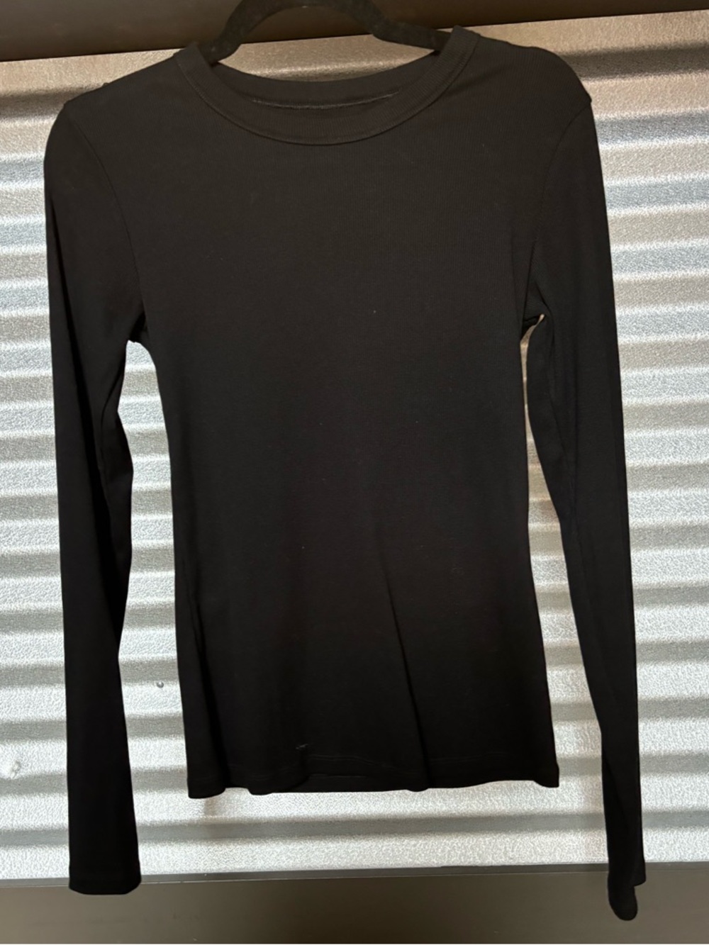Old Navy Black Long-Sleeve Ribbed Tee